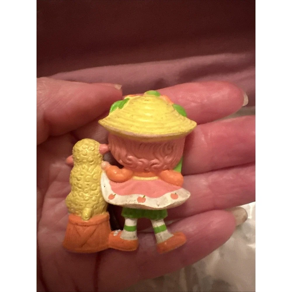Vintage Strawberry Shortcake Miniature Peach Blush with Melonie Belle 1984